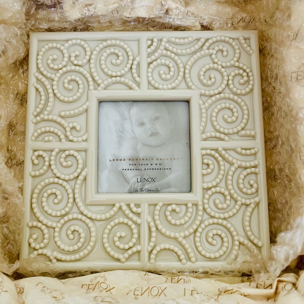Lenox USA 3x3 Epoque Portrait Gallery Frame